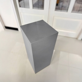 Metaal gelakte sokkel vierkant in Gun Metal (donker zilver) - bovenaanzicht