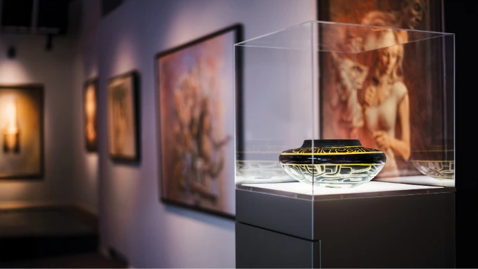 Vitrinesokkel in galerie