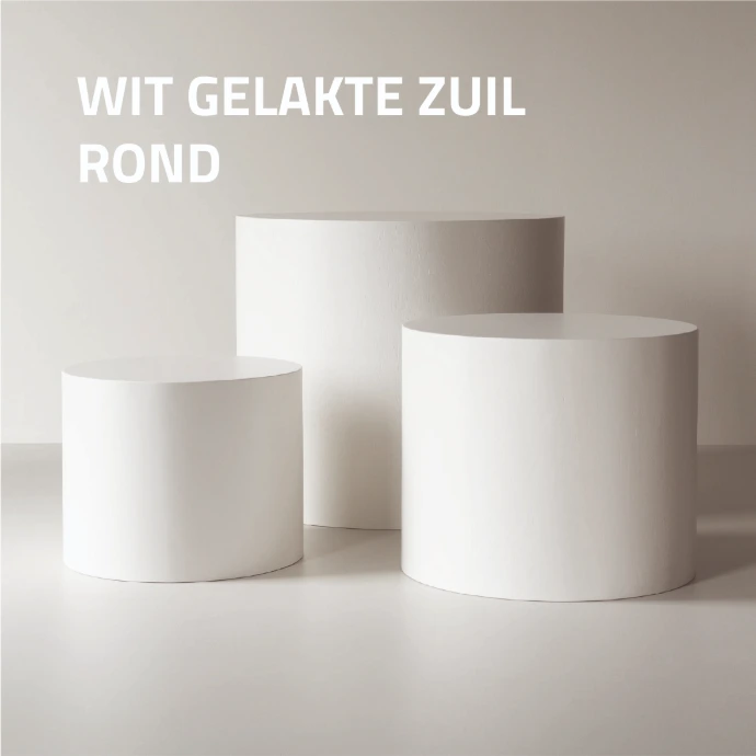 3 witte ronde sokkels