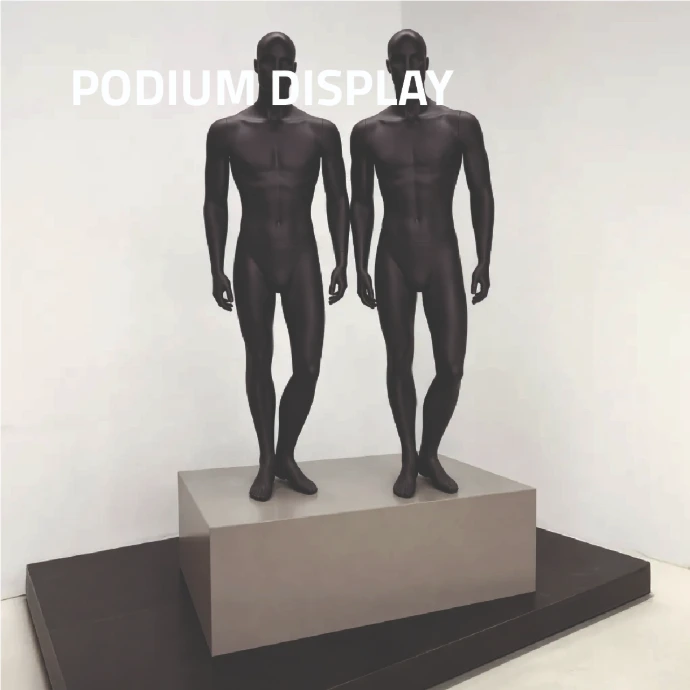 Podium display met paspoppen