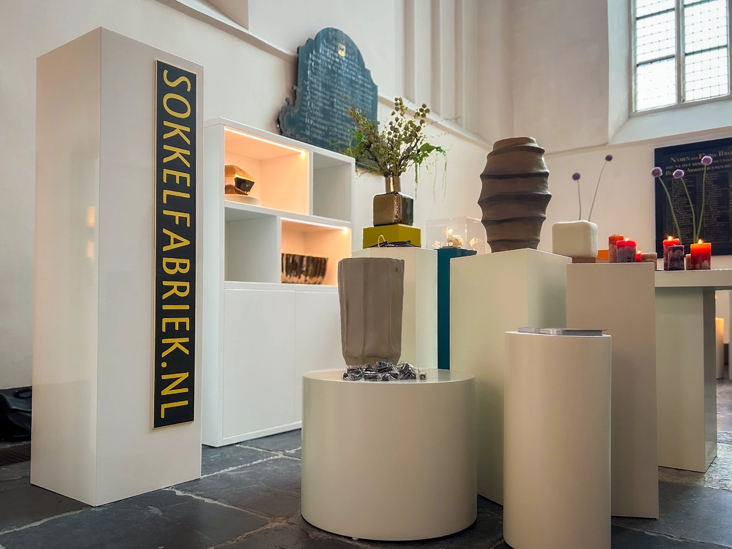 Zuilen en presentatiesokkels op MAD! Events