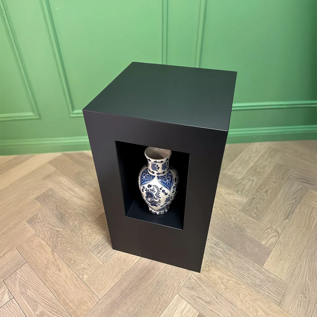 Sokkel zwart urn-2.webp