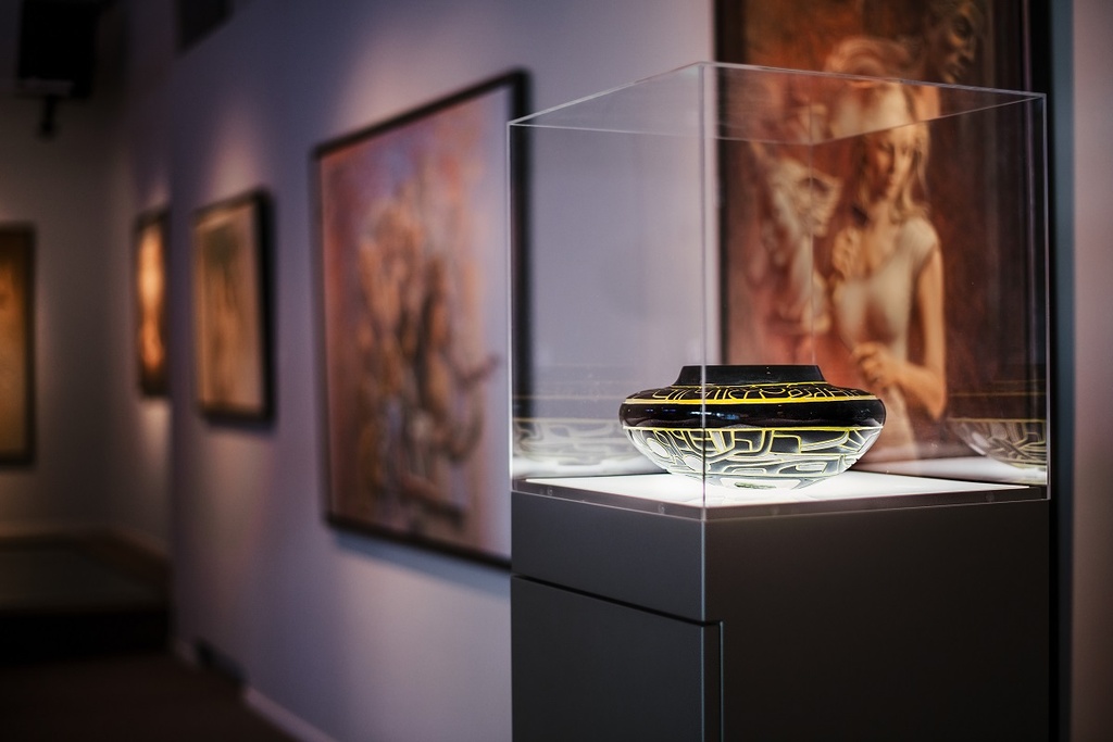 [1603] Vitrine Sokkel | Incl. Kap, Licht, Opbergruimte (350 x 350 x 1000 mm, Afgelakt, RAL - 9010 - Zuiver wit, Zijdeglans)