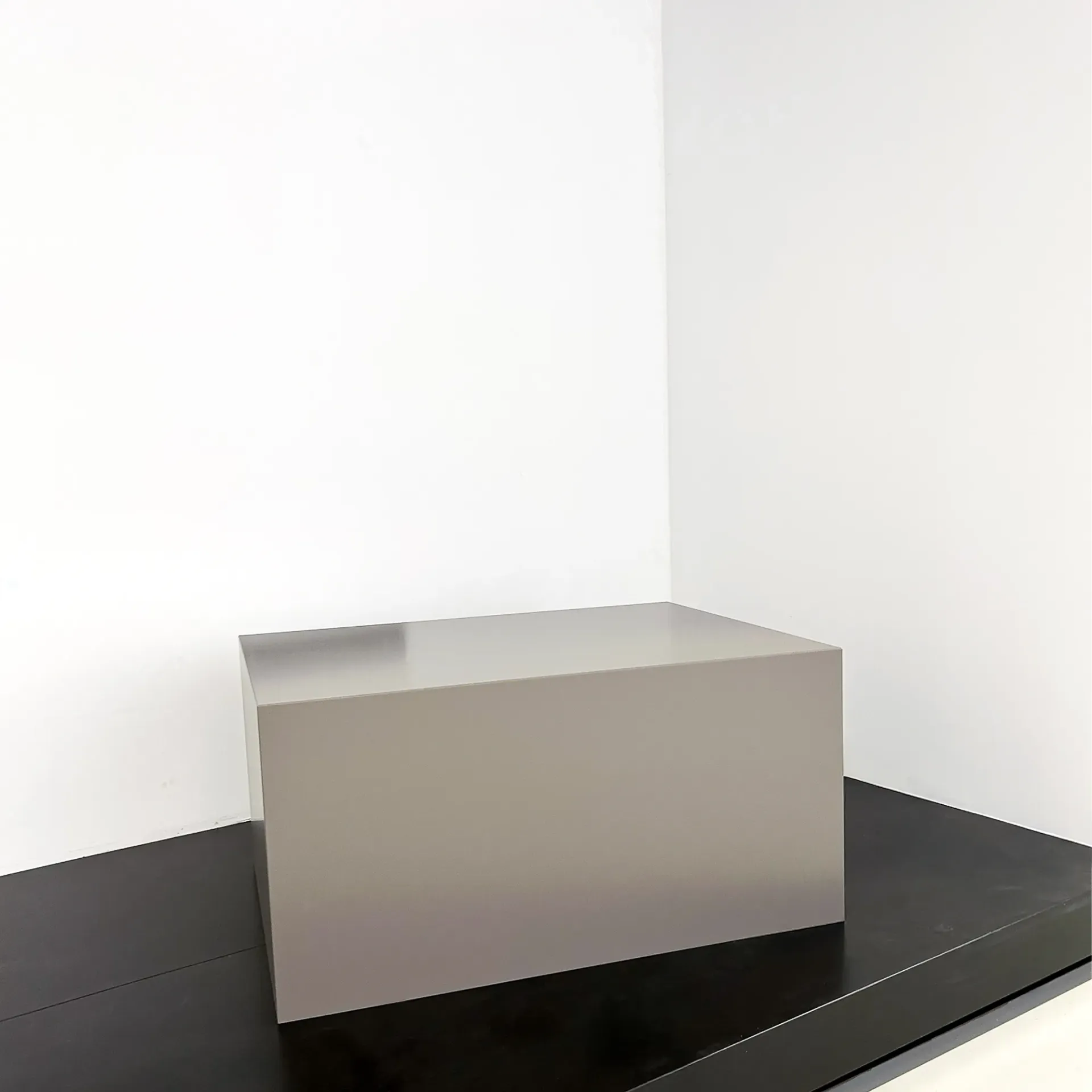 Podium Display (RAL - 9010 - Zuiver wit, Zijdeglans 2K)