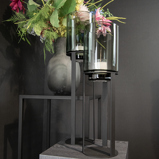 [4016] Sokkel Metaal Rond Zwart  incl. windlicht Rook glas (ø13.5 x 30 cm)